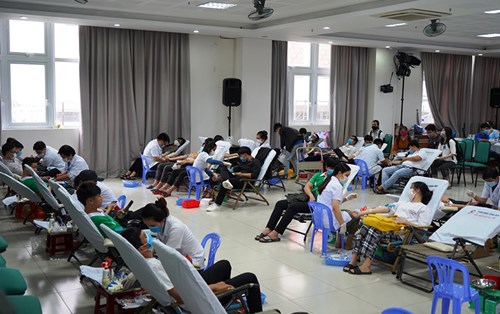 Hơn 600 giảng viên, sinh viên Đại học Đông Á hiến máu tình nguyện
